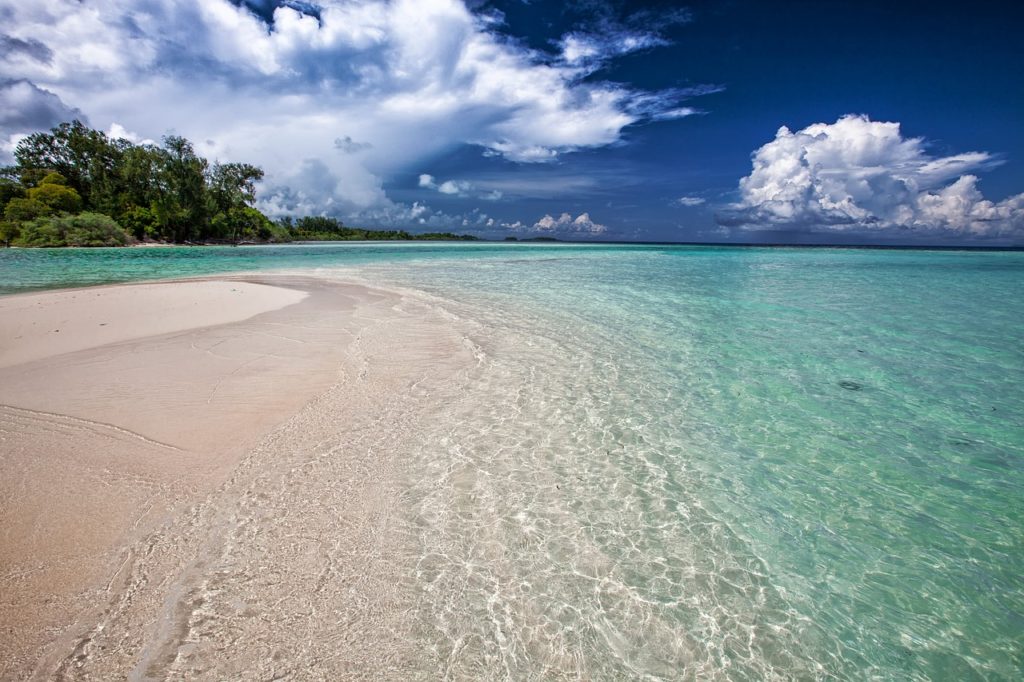 white sand beach, ripples, shallow